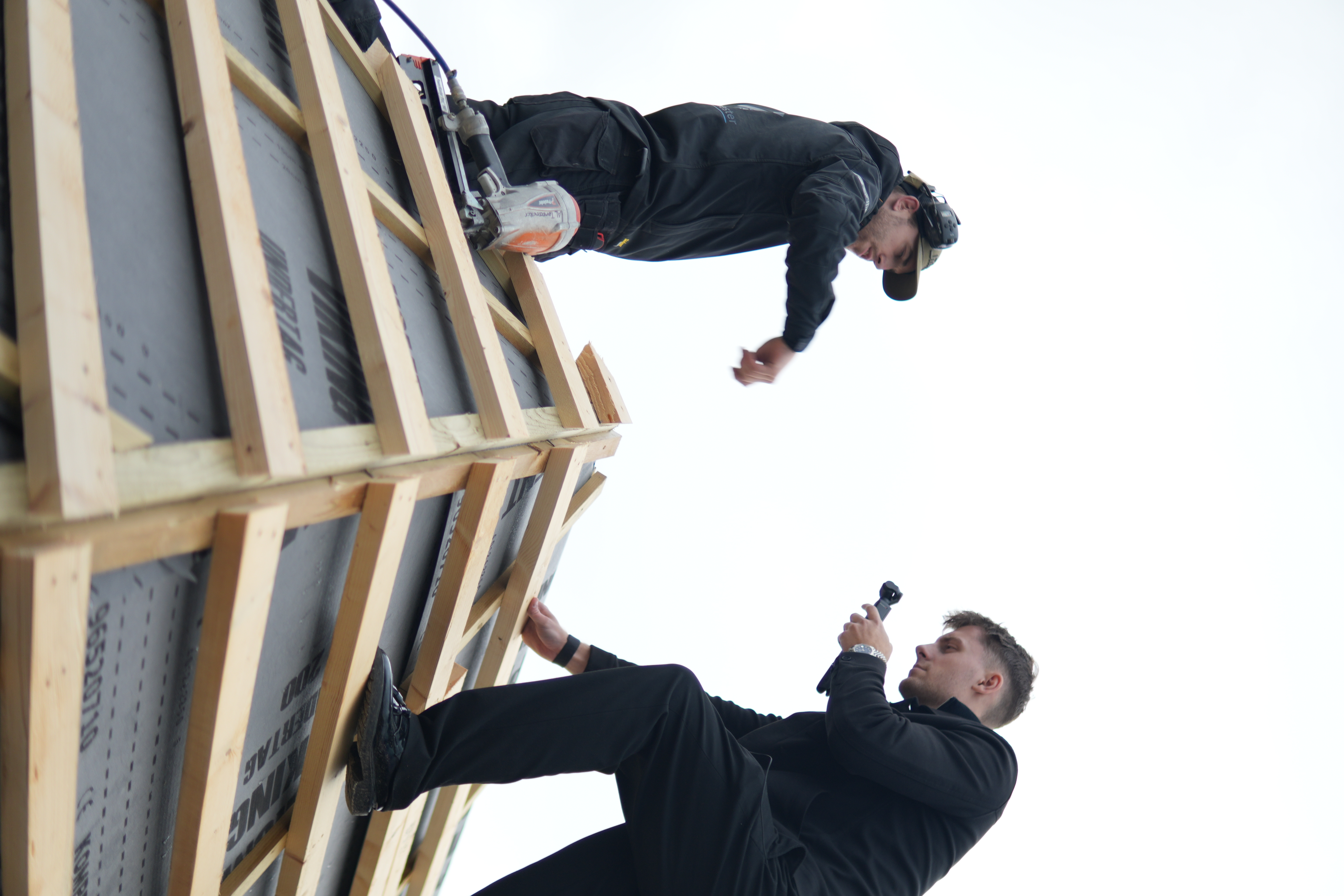 Professionel håndværker arbejder på renovering